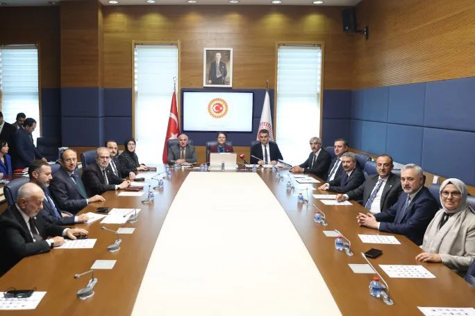 TBMM İnsan Haklarını İnceleme Komisyonu’nda Başkan Vekili seçildi TBMM İnsan Haklarını İnceleme Komisyonu Başkan Vekilliği'ne Diyarbakır Milletvekili Sezgin