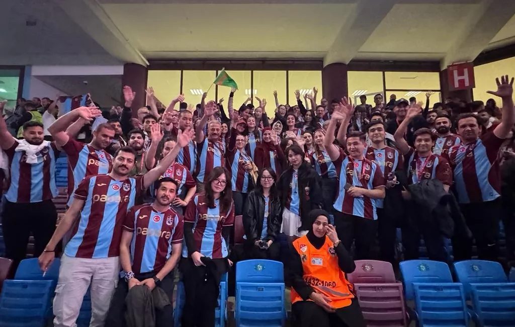 Türk Dünyası gençleri Trabzonspor coşkusuna ortak oldu Trabzon Büyükşehir Belediyesi, Trabzon Valiliği ve TÜRKSOY iş birliğiyle düzenlenen