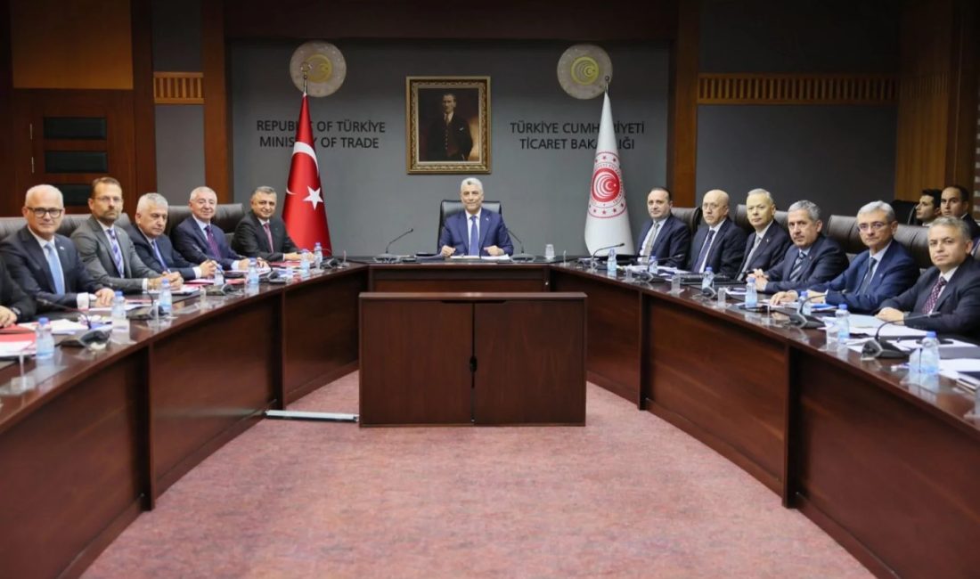 Ticaret Bakanı Prof. Dr. Ömer Bolat, otomotiv sektörünün temsilcileriyle bir